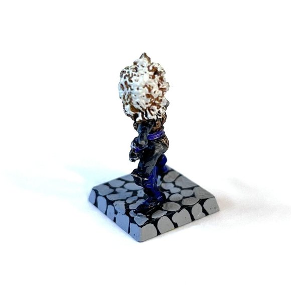 Citadel/Marauder Miniatures Warhammer MM73/1 Witch Elf w. Sword Retreating, 25mm - Picture 3 of 5